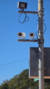 Mobilidade Urbana amplia cerco a caminhões irregulares com novo radar na Estrada Antônio Moreno