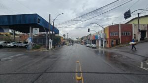 Novo semáforo é instalado na José Gomes da Rocha Leal e será integrado ao sistema de onda verde