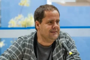 A VITÓRIA DE UM POVO QUE DECIDIU CONTINUAR DE PÉ.